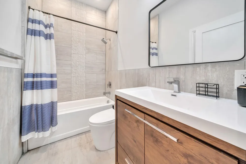 136 35TH ST Union City, NJ 07087