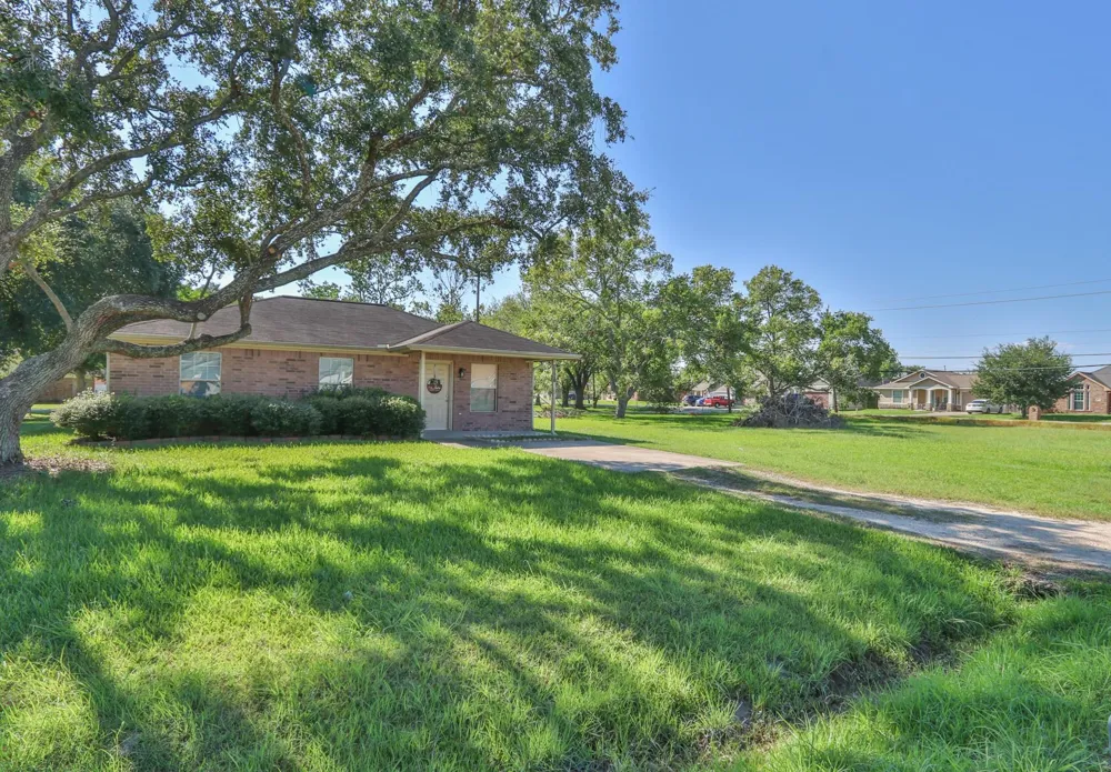 4002 Avenue N 1/2 Santa Fe, TX 77510