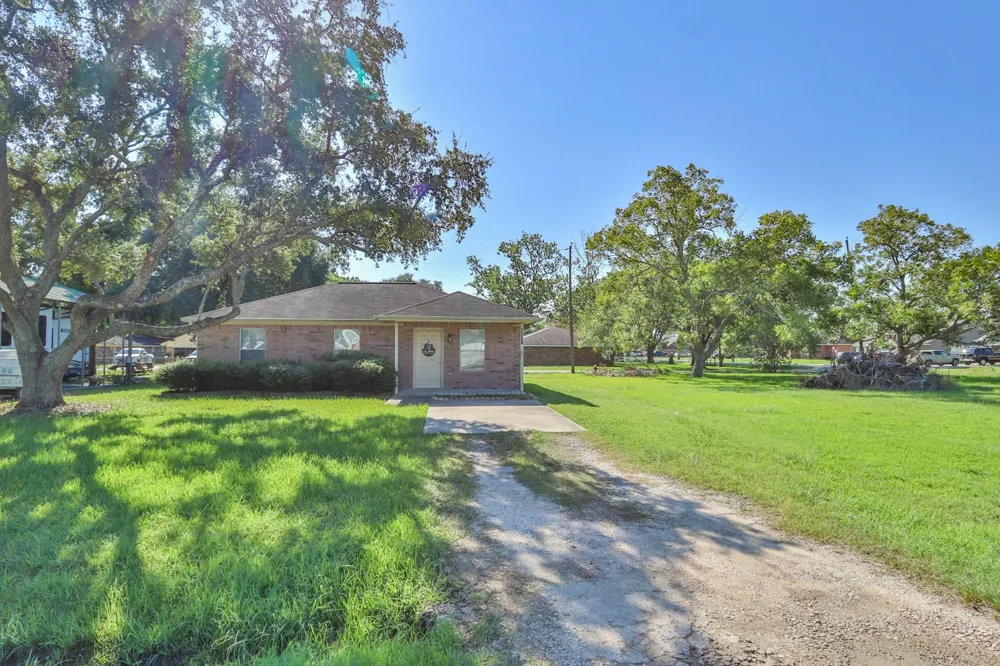 4002 Avenue N 1/2 Santa Fe, TX 77510