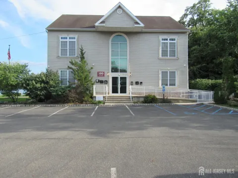 100 Lakeview Drive #B1