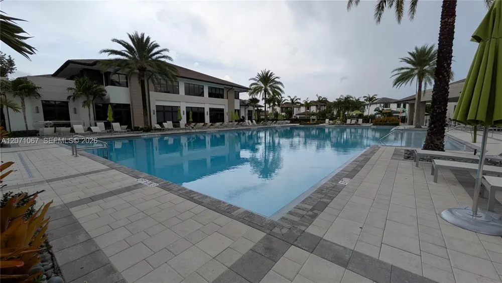 8001 NW 41st St #F-204 Doral, FL 33166