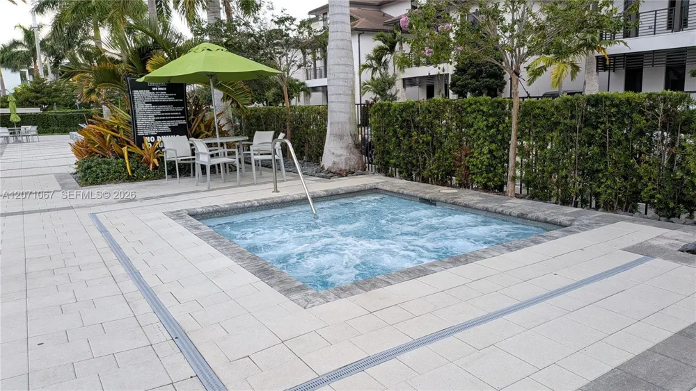 8001 NW 41st St #F-204 Doral, FL 33166