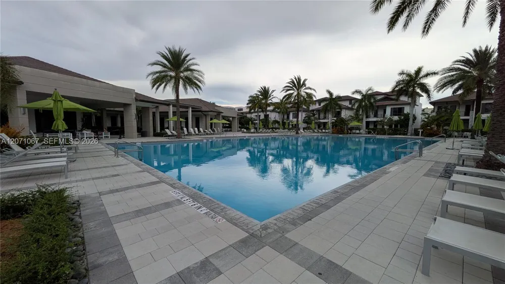 8001 NW 41st St #F-204 Doral, FL 33166