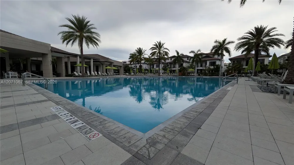 8001 NW 41st St #F-204 Doral, FL 33166