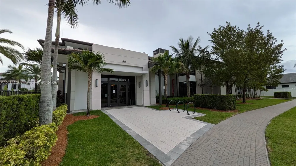 8001 NW 41st St #F-204 Doral, FL 33166