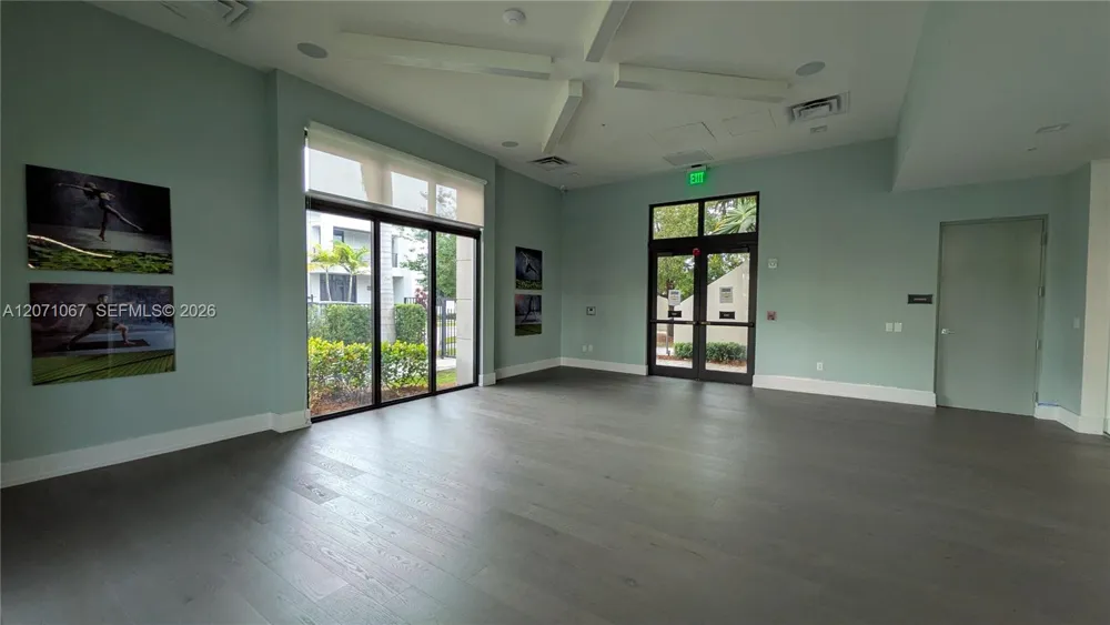 8001 NW 41st St #F-204 Doral, FL 33166