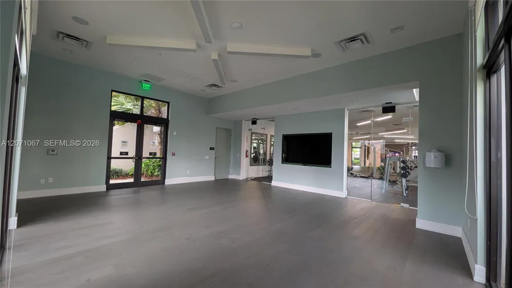 8001 NW 41st St #F-204 Doral, FL 33166