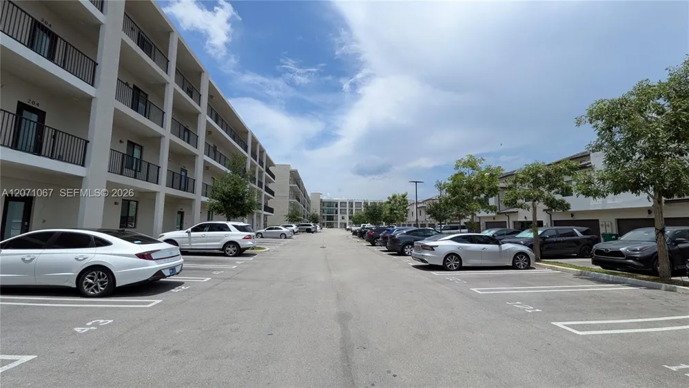 8001 NW 41st St #F-204 Doral, FL 33166