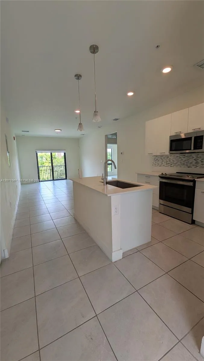 8001 NW 41st St #F-204 Doral, FL 33166