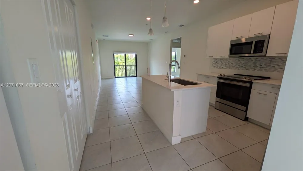 8001 NW 41st St #F-204 Doral, FL 33166
