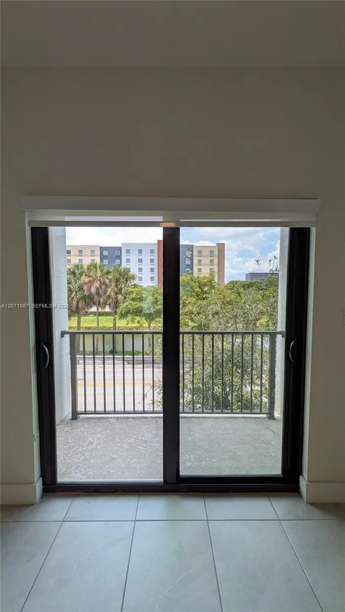 8001 NW 41st St #F-204 Doral, FL 33166