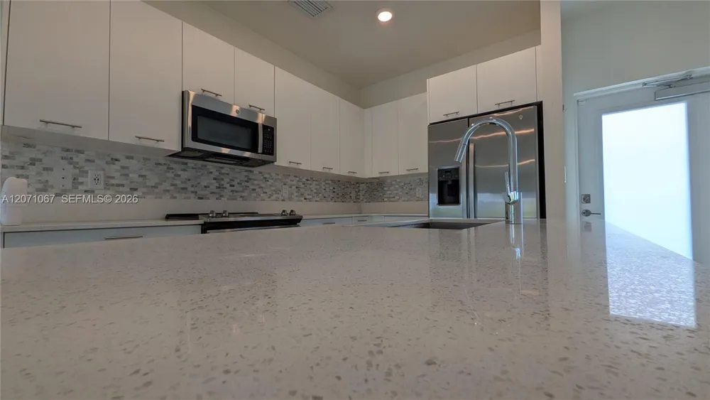 8001 NW 41st St #F-204 Doral, FL 33166