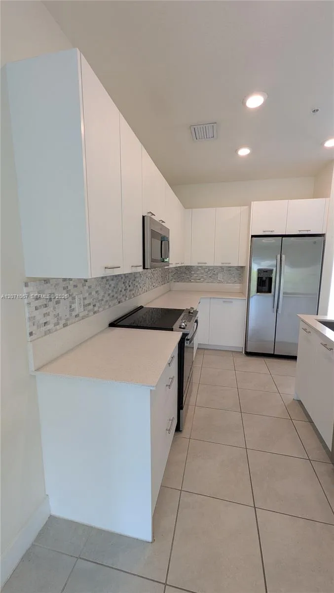8001 NW 41st St #F-204 Doral, FL 33166