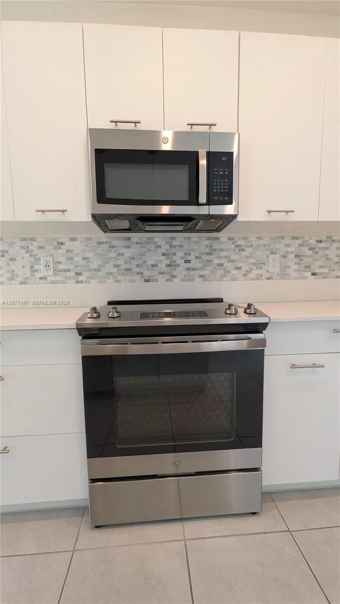 8001 NW 41st St #F-204 Doral, FL 33166