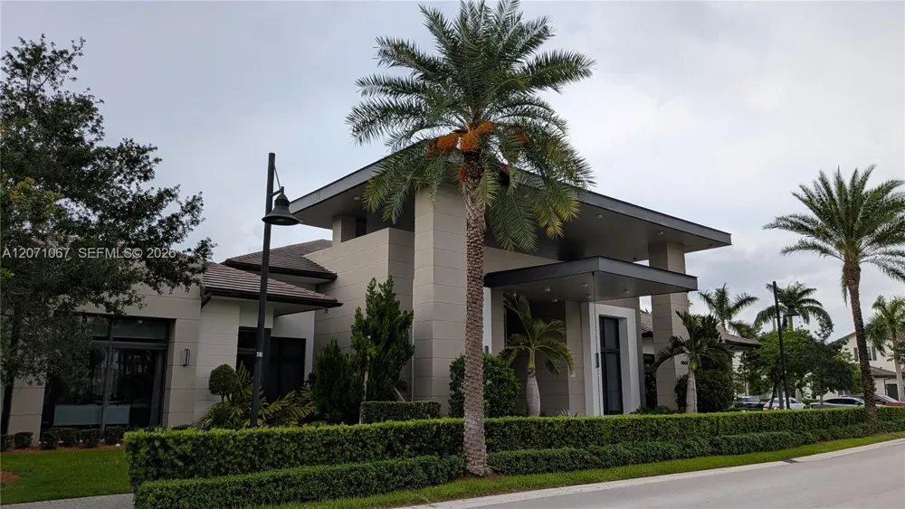 8001 NW 41st St #F-204 Doral, FL 33166