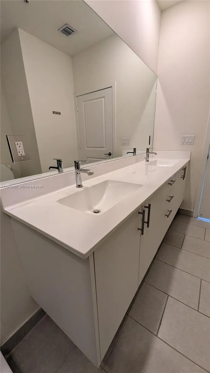 8001 NW 41st St #F-204 Doral, FL 33166
