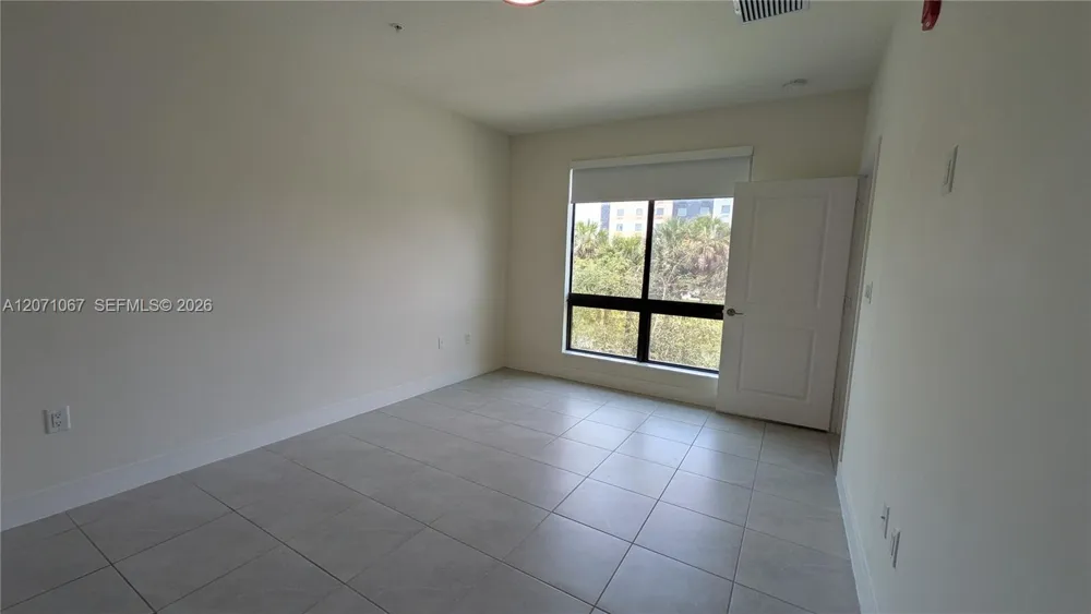 8001 NW 41st St #F-204 Doral, FL 33166
