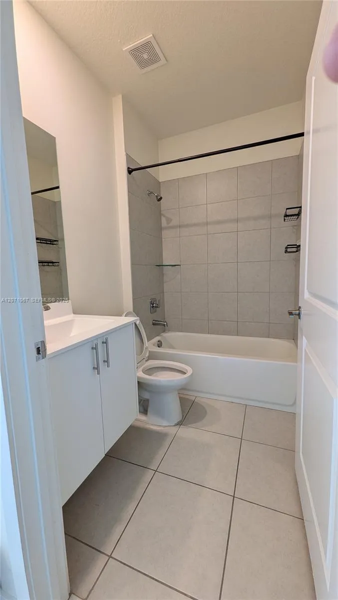 8001 NW 41st St #F-204 Doral, FL 33166