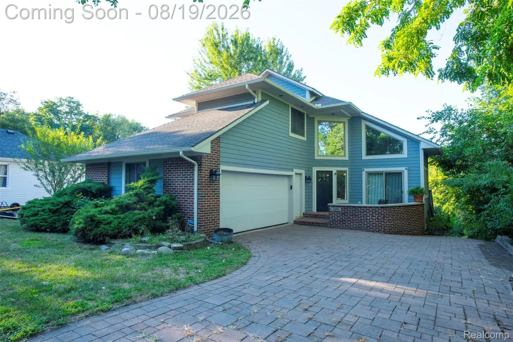 320 Charlevoix Street Commerce Charter Township, MI 48382