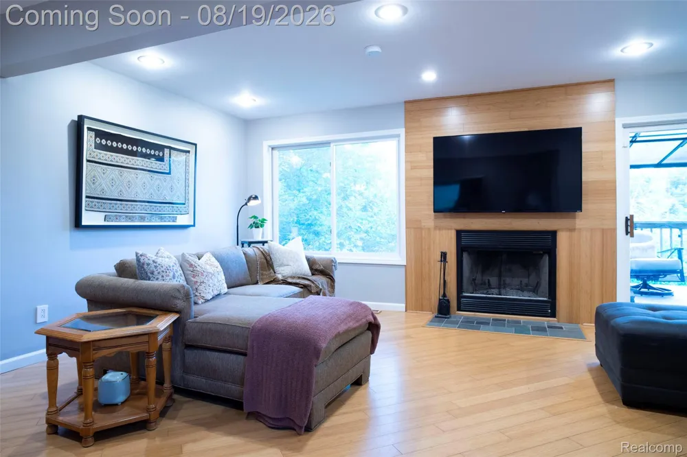 320 Charlevoix Street Commerce Charter Township, MI 48382