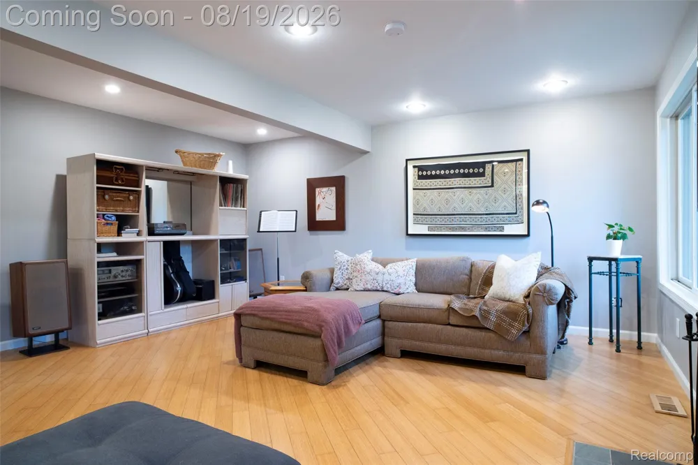 320 Charlevoix Street Commerce Charter Township, MI 48382