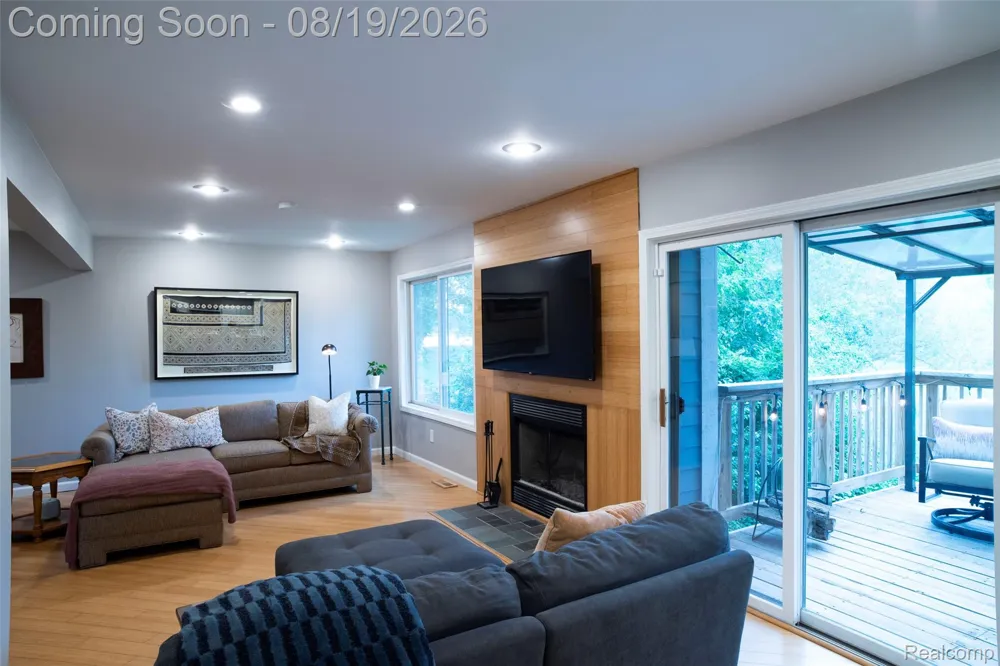 320 Charlevoix Street Commerce Charter Township, MI 48382