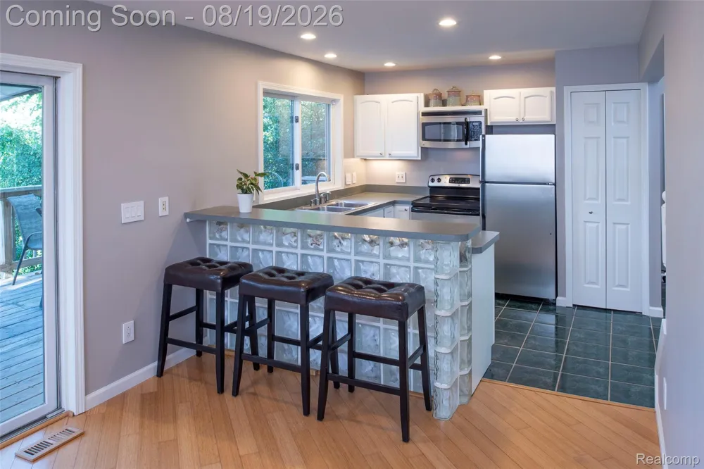 320 Charlevoix Street Commerce Charter Township, MI 48382
