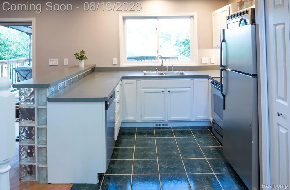 320 Charlevoix Street Commerce Charter Township, MI 48382