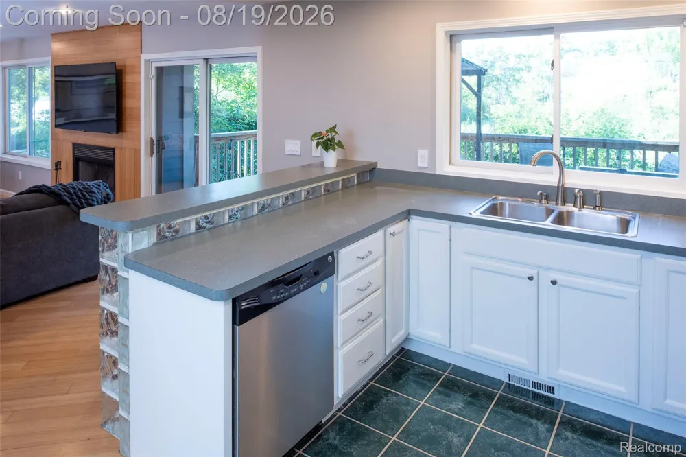 320 Charlevoix Street Commerce Charter Township, MI 48382