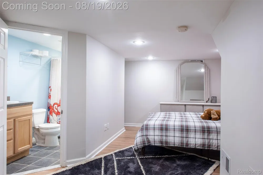 320 Charlevoix Street Commerce Charter Township, MI 48382