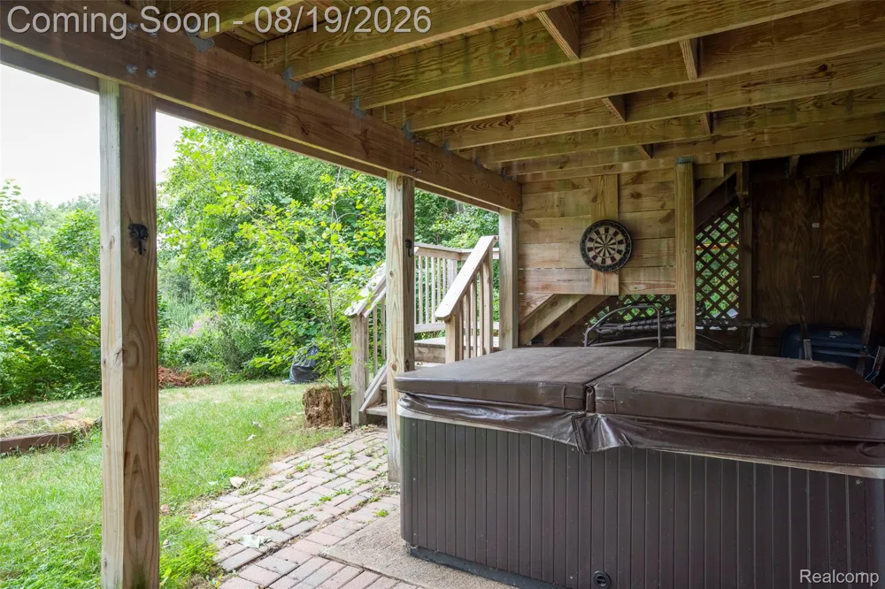 320 Charlevoix Street Commerce Charter Township, MI 48382