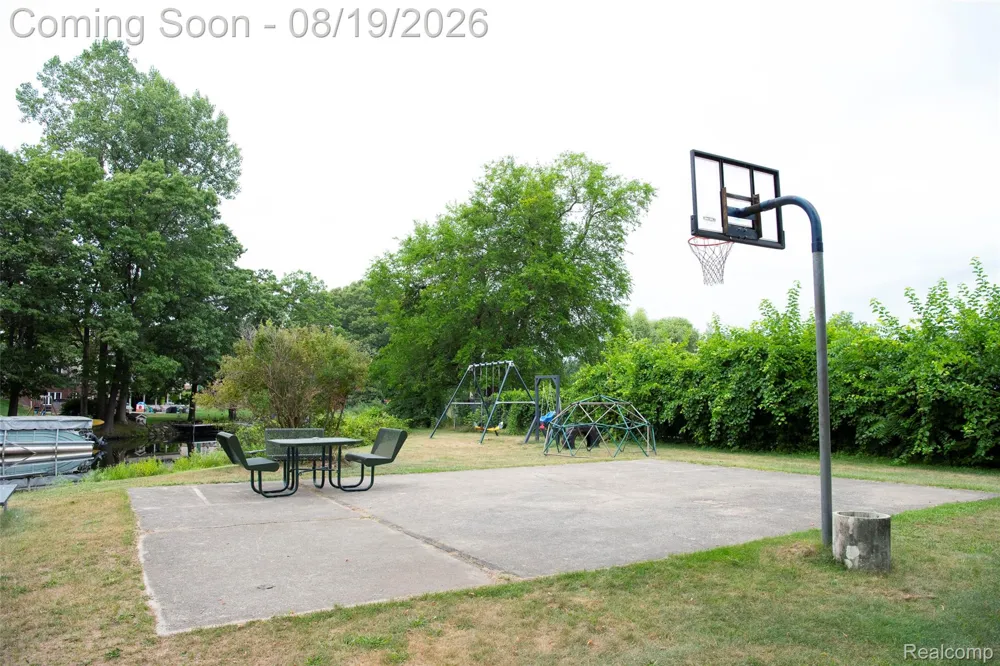 320 Charlevoix Street Commerce Charter Township, MI 48382