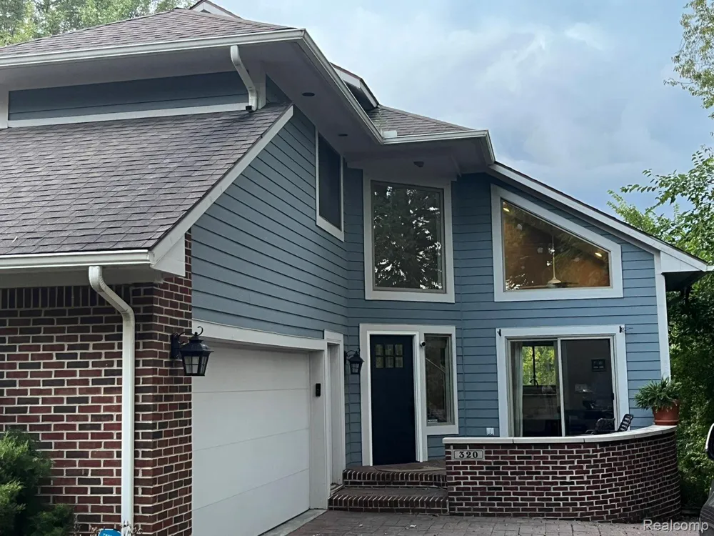 320 Charlevoix Street Commerce Charter Township, MI 48382