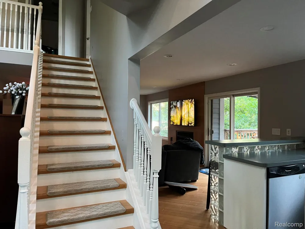 320 Charlevoix Street Commerce Charter Township, MI 48382