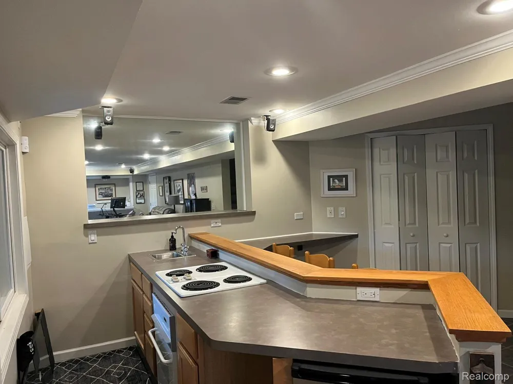 320 Charlevoix Street Commerce Charter Township, MI 48382