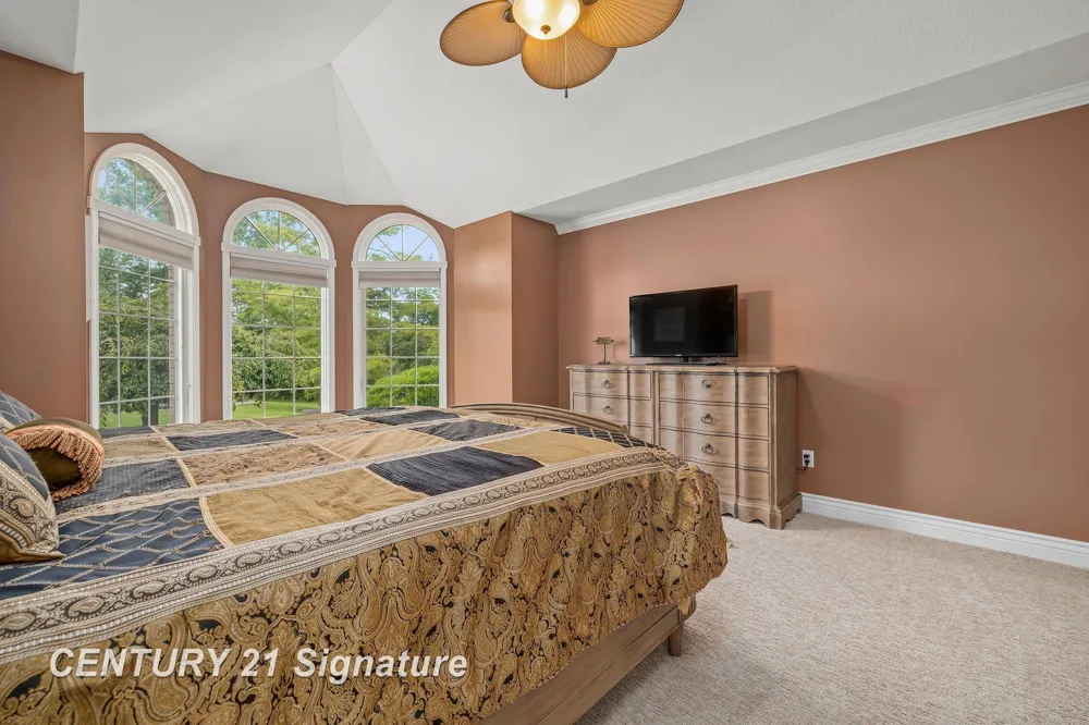 5790 Dunrovin Drive Saginaw Charter Township, MI 48638