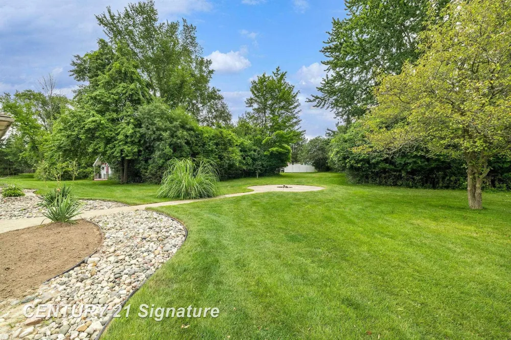 5790 Dunrovin Drive Saginaw Charter Township, MI 48638