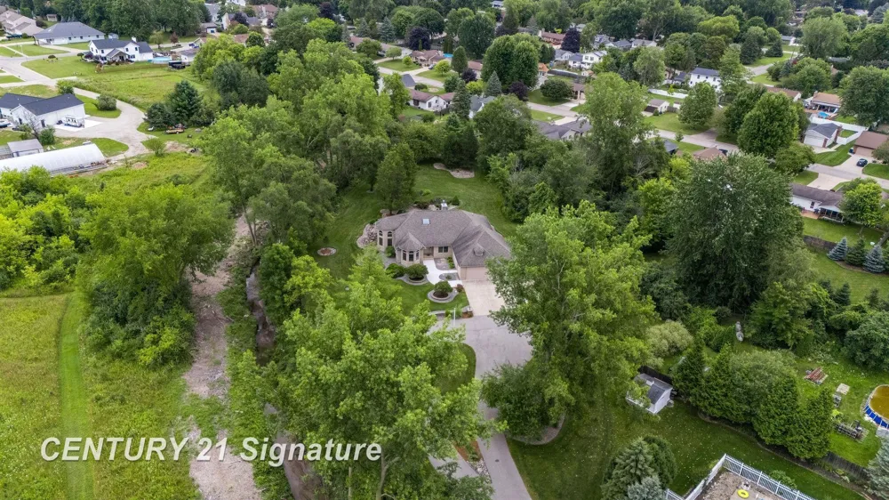5790 Dunrovin Drive Saginaw Charter Township, MI 48638