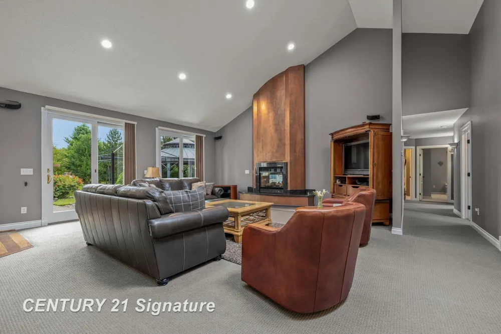 5790 Dunrovin Drive Saginaw Charter Township, MI 48638