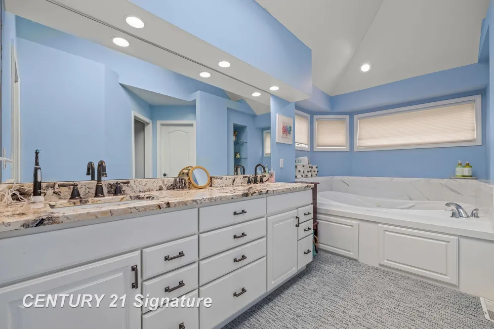 5790 Dunrovin Drive Saginaw Charter Township, MI 48638