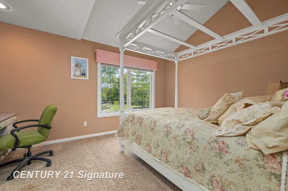 5790 Dunrovin Drive Saginaw Charter Township, MI 48638