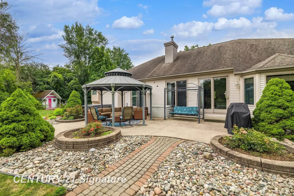 5790 Dunrovin Drive Saginaw Charter Township, MI 48638