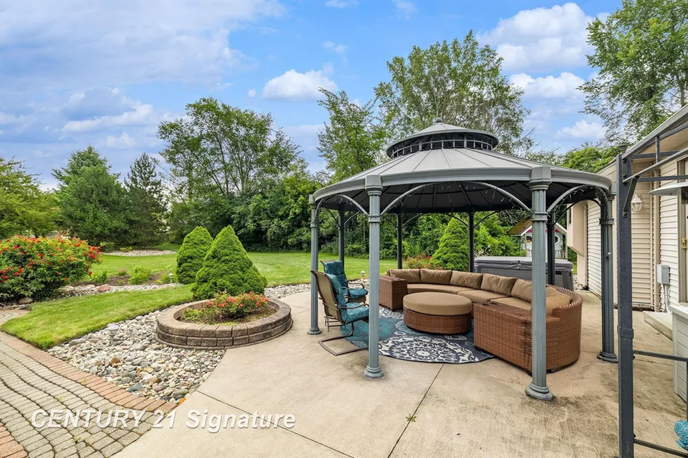 5790 Dunrovin Drive Saginaw Charter Township, MI 48638