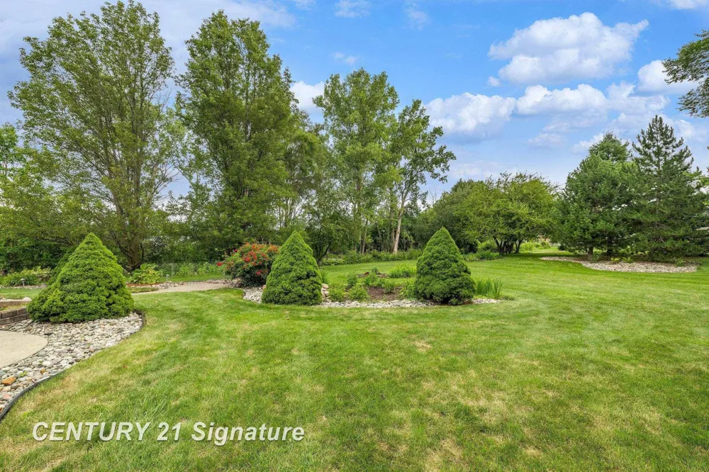 5790 Dunrovin Drive Saginaw Charter Township, MI 48638