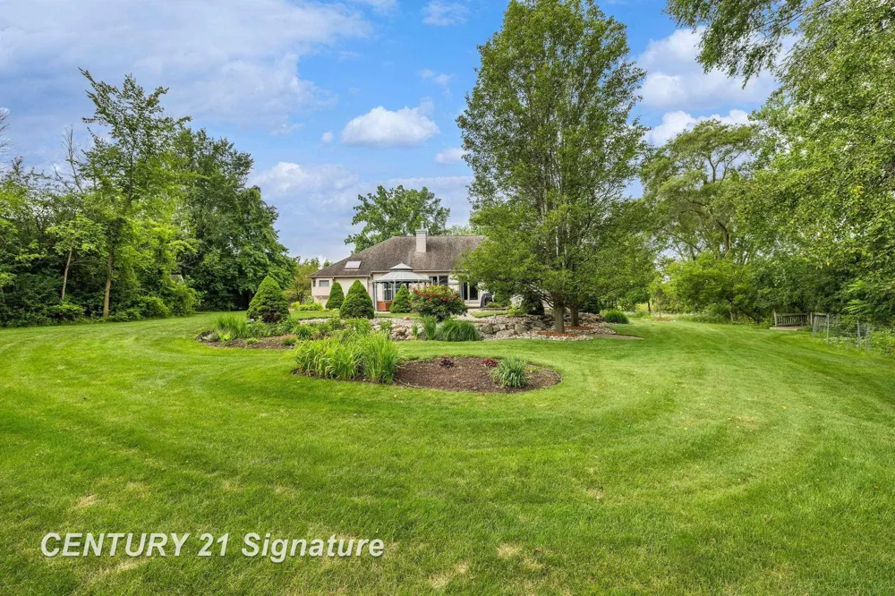 5790 Dunrovin Drive Saginaw Charter Township, MI 48638