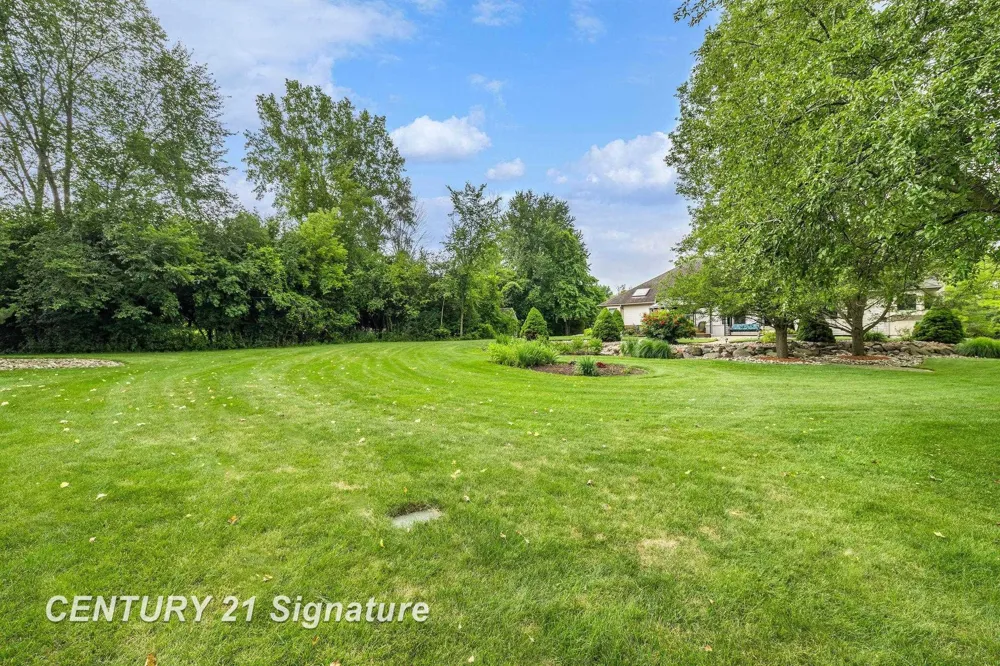 5790 Dunrovin Drive Saginaw Charter Township, MI 48638