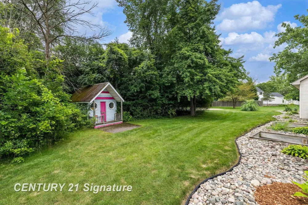 5790 Dunrovin Drive Saginaw Charter Township, MI 48638