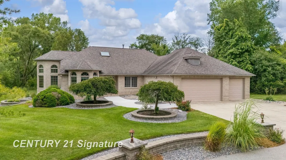 5790 Dunrovin Drive Saginaw Charter Township, MI 48638