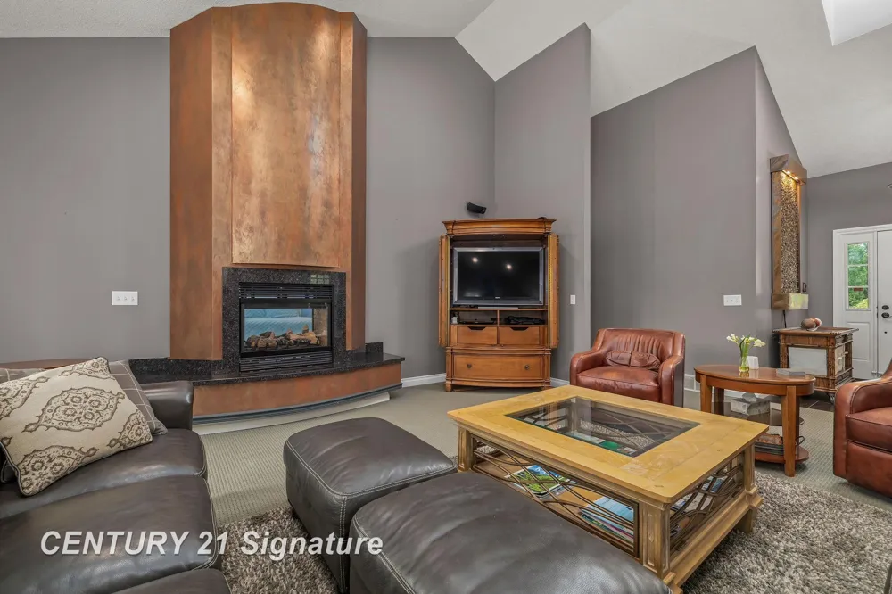 5790 Dunrovin Drive Saginaw Charter Township, MI 48638
