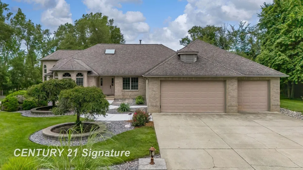 5790 Dunrovin Drive Saginaw Charter Township, MI 48638
